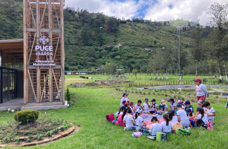 Niños y niñas de la Academia Cristiana Bilingüe la Victoria visitaron la granja de la Escuela de Ciencias Agrícolas y Ambientales