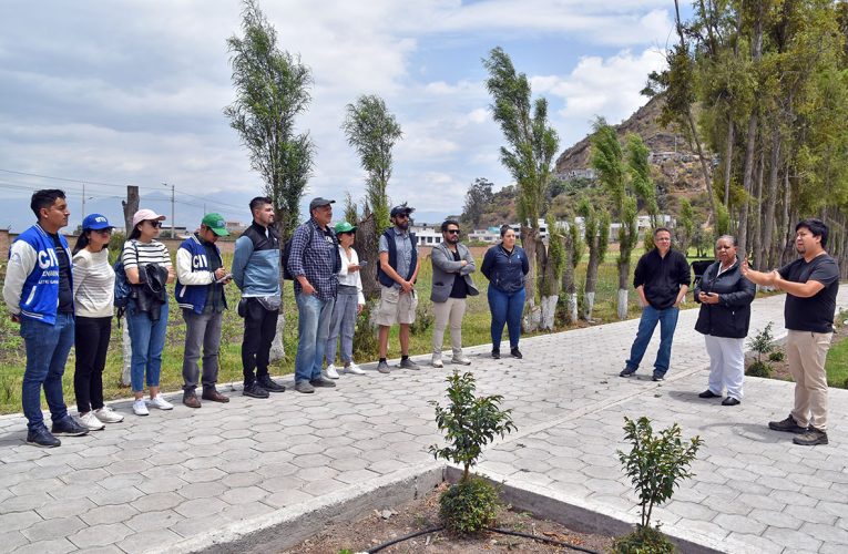 PUCE Ibarra recibe a delegación de UTE y FONAG para fortalecer Proyecto de Agua y Medio Ambiente